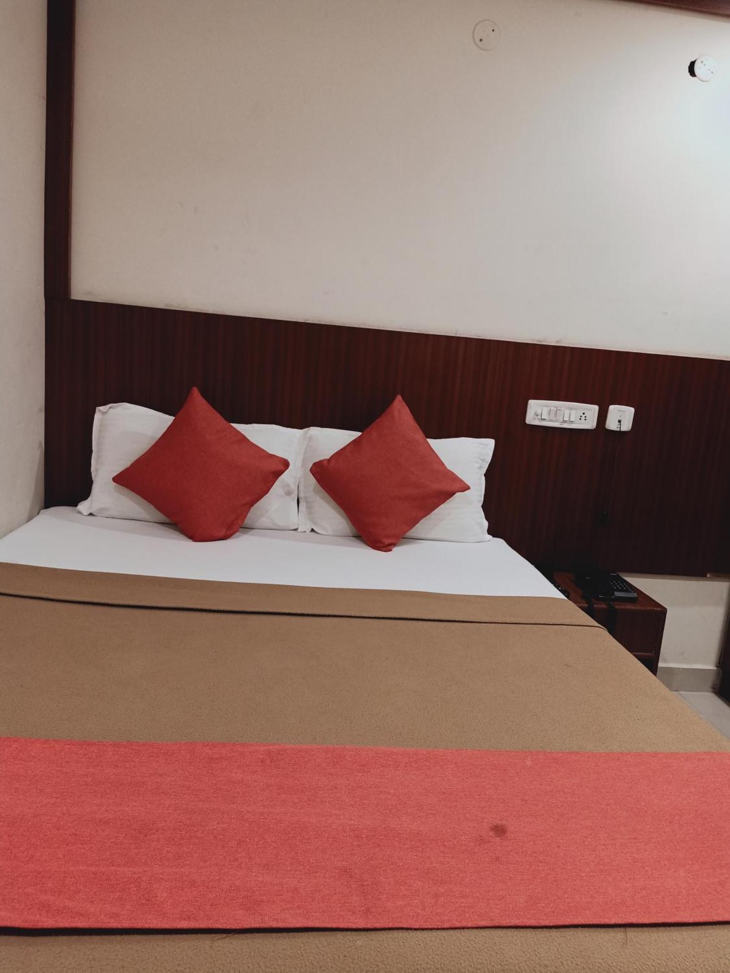 Hotel Neem Tree Hyderabad Airport Shamshabad Exteriör bild