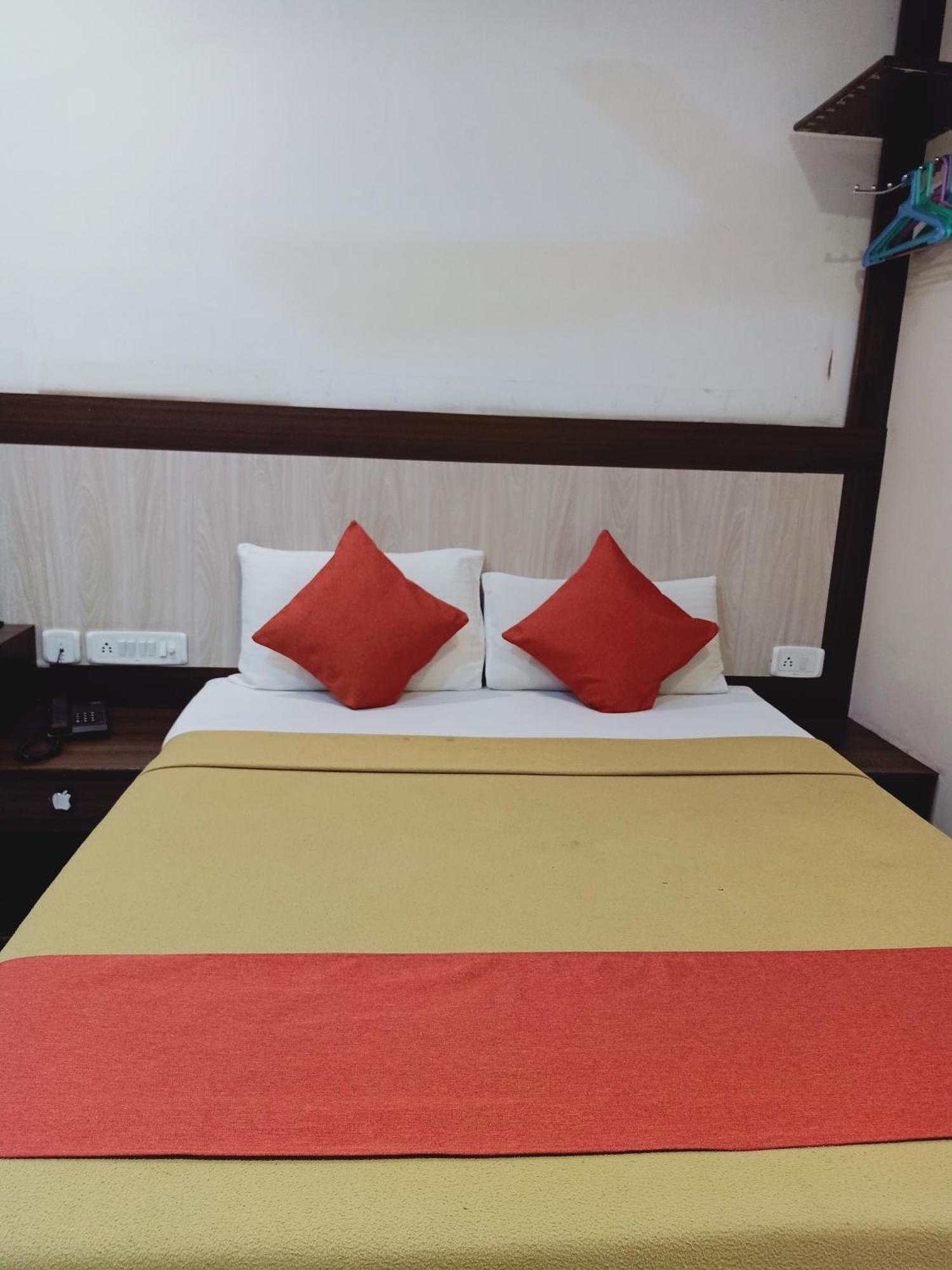 Hotel Neem Tree Hyderabad Airport Shamshabad Exteriör bild